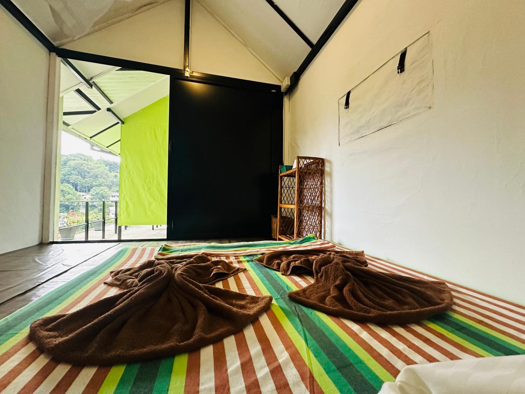 The Sky Tents Канди Екстериор снимка