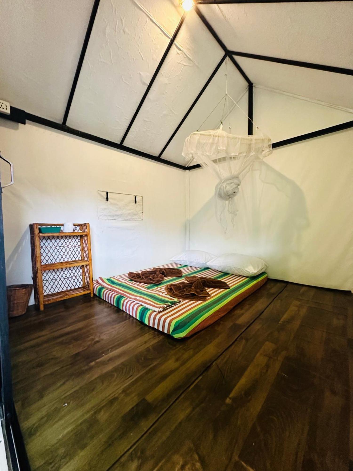 The Sky Tents Канди Екстериор снимка