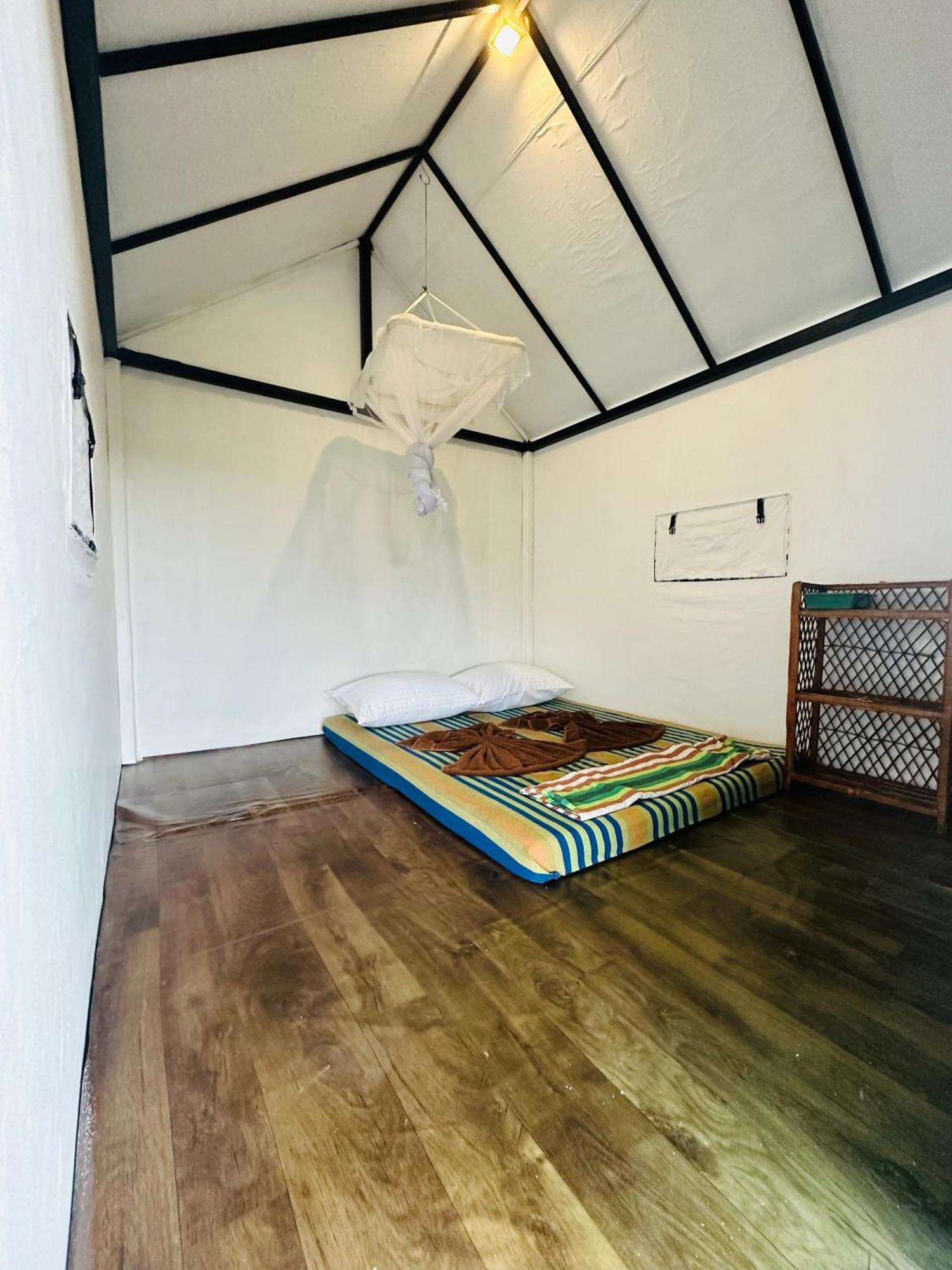 The Sky Tents Канди Екстериор снимка