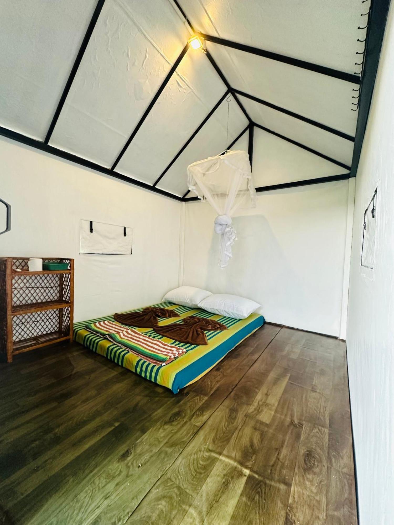 The Sky Tents Канди Екстериор снимка